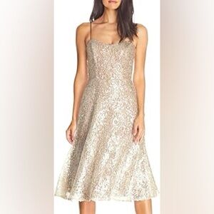 NWT Dress the Population
Antonia Sequin Midi Dress
Champagne
Size Small